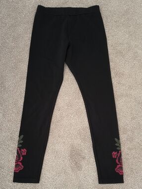 Bebe Black Pants/Leggings with Ankle Red Rose Embroidery. M